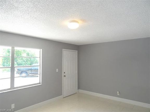 3rd image of 180 Dawson Dr