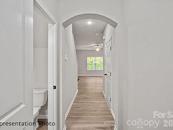 3rd image of 203 Roxanna Ct