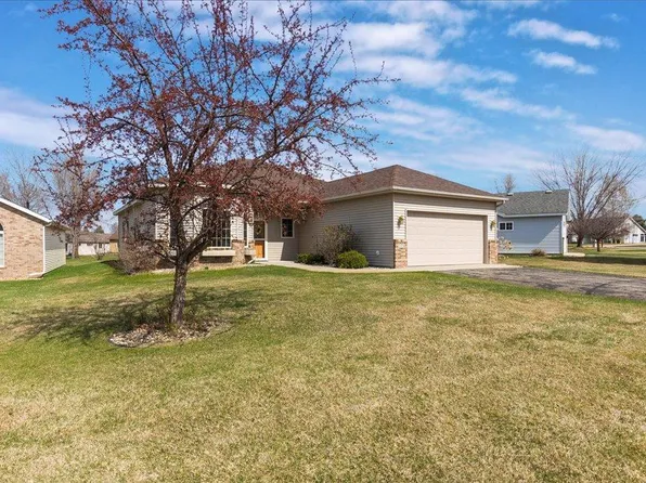 225 Daybreak Ln, Sauk Centre, MN 56378