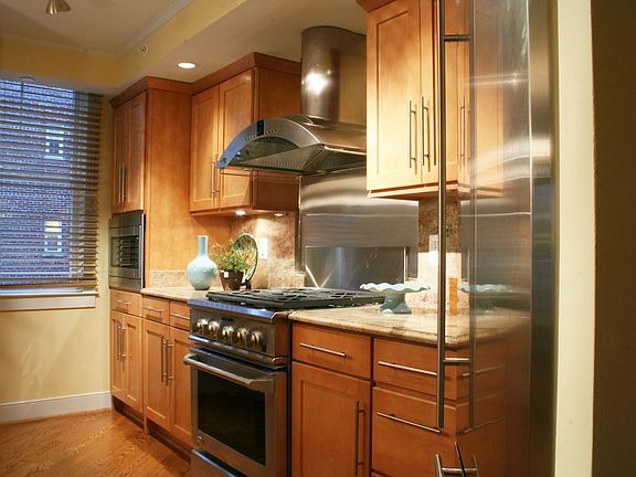 2nd image of 1325 N Pierce St APT 204
