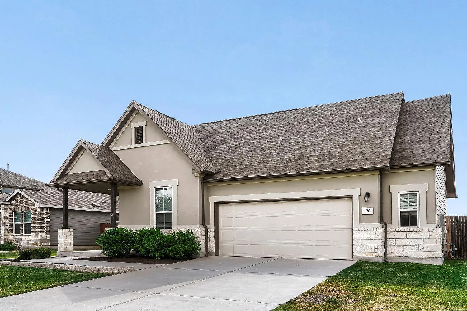3 bed, 2.5 bath, 1956 sqft, $2,300 — Photo 1