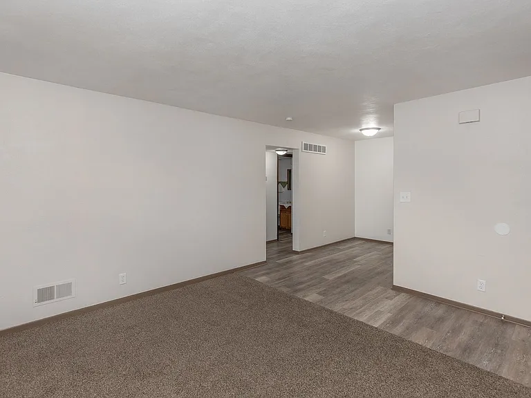 2415 Jebens Ave — Photo 5