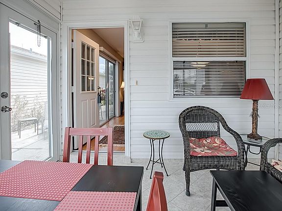 3rd image of 1596 Gibbes Way