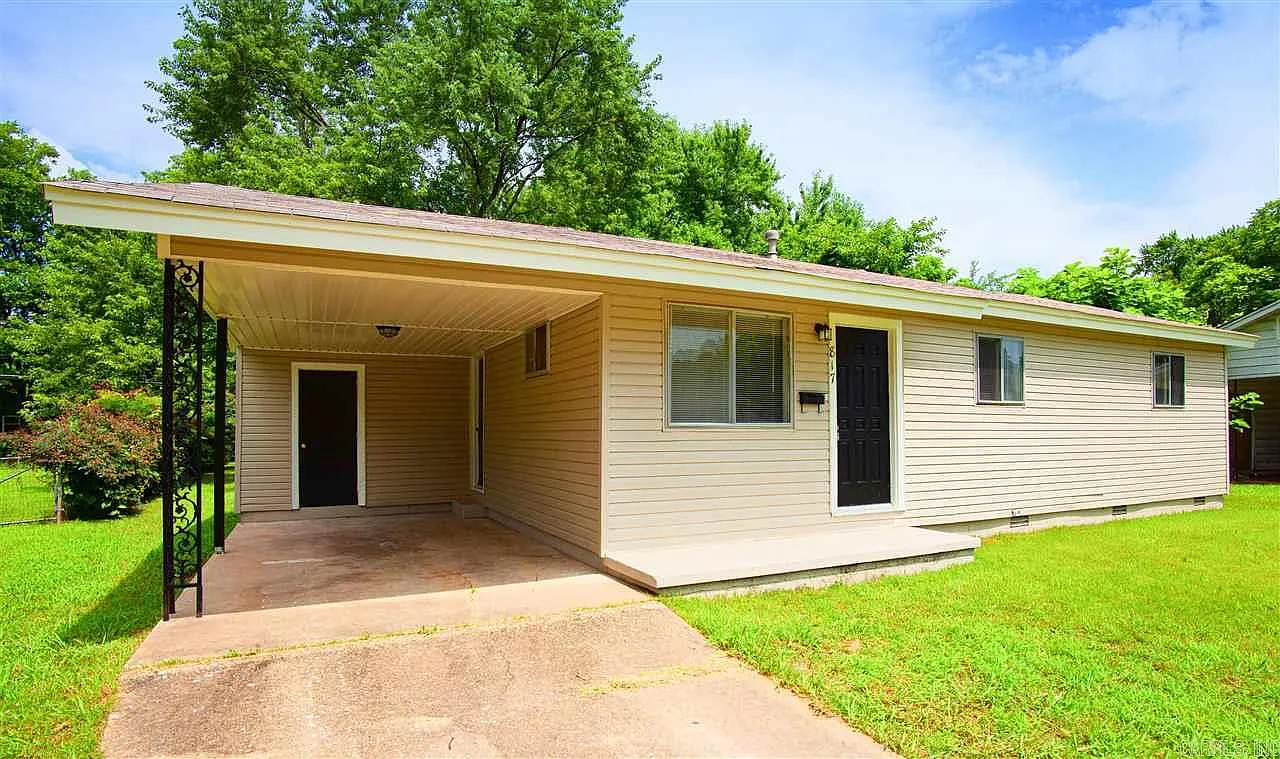 3 bed, 1.0 bath, 912 sqft, $1,195 — Photo 2