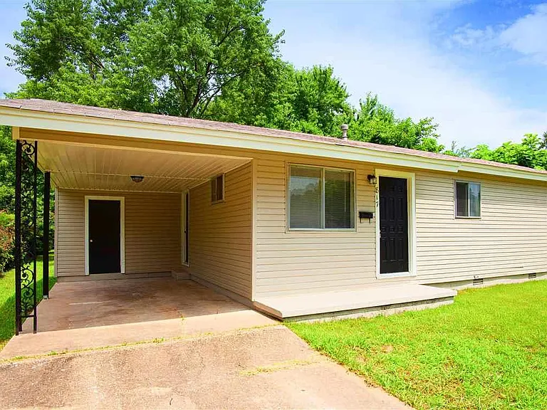 817 Greenlea Dr — Photo 2