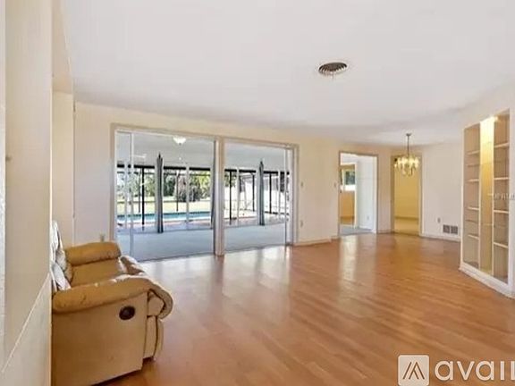 5th image of 149 Cambridge Dr NW