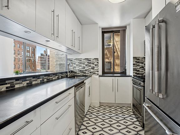 3rd image of 275 W 96th St APT 10E