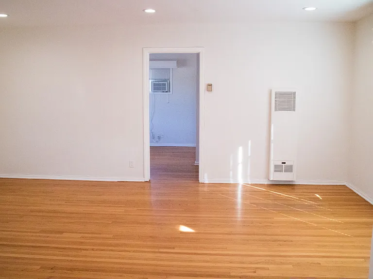 939 N Glendale Ave #1/2 — Photo 7