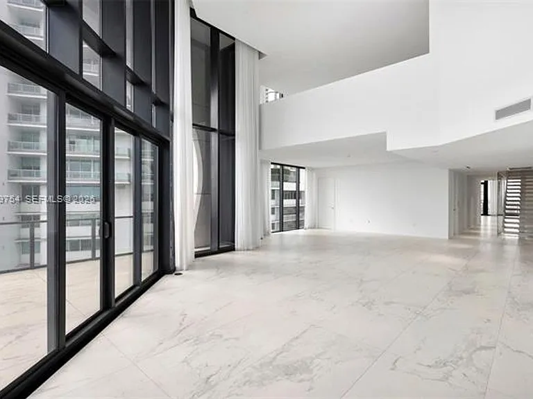 1000 Biscayne Blvd #Penthouse 1201 — Photo 35