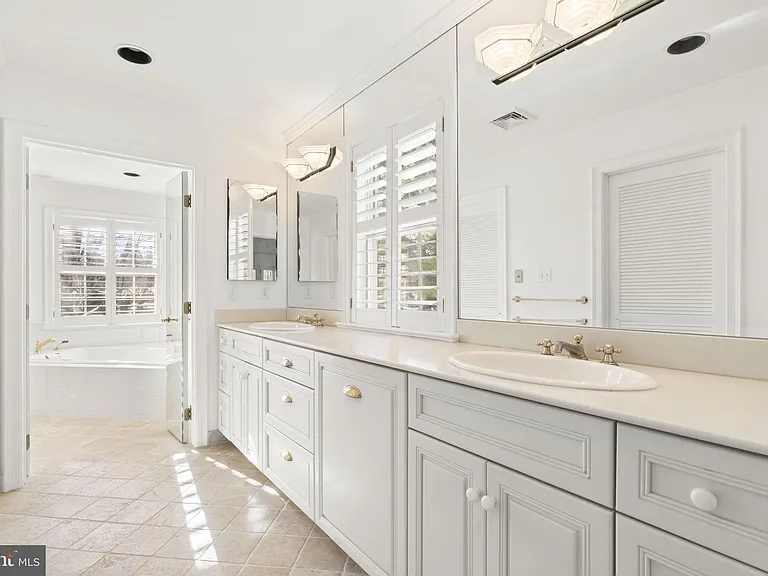 841 Mount Moro Rd — Photo 37