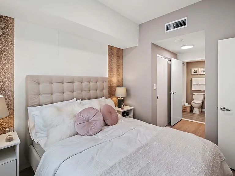 Oak Enclave — Photo 14