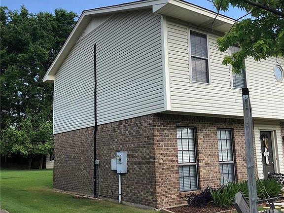 3rd image of 2125 E Aberdeen Dr