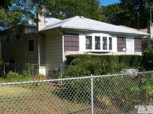 19 Burnett St, Hempstead, NY 11550