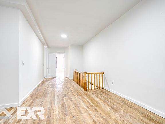 4th image of 273 Cornelia St #1A
