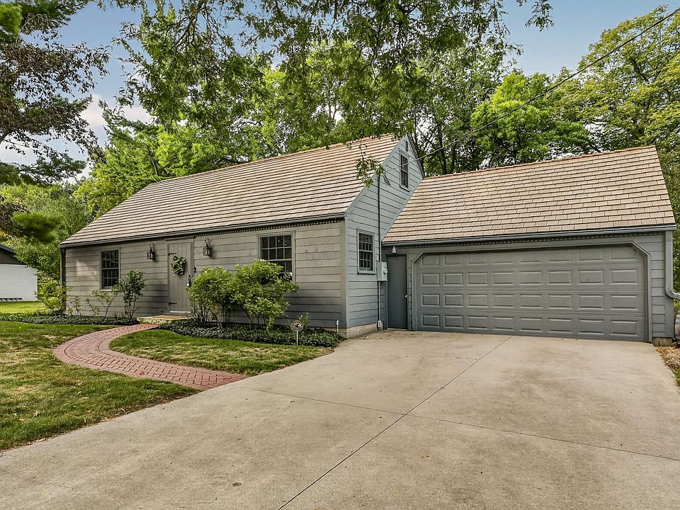 1st image of 2645 Riverside Ln NE