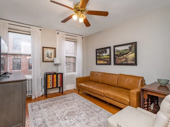 76 Phillips St APT 3, Boston, MA 02114