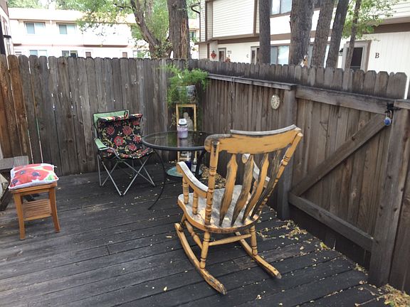 Great private deck in back