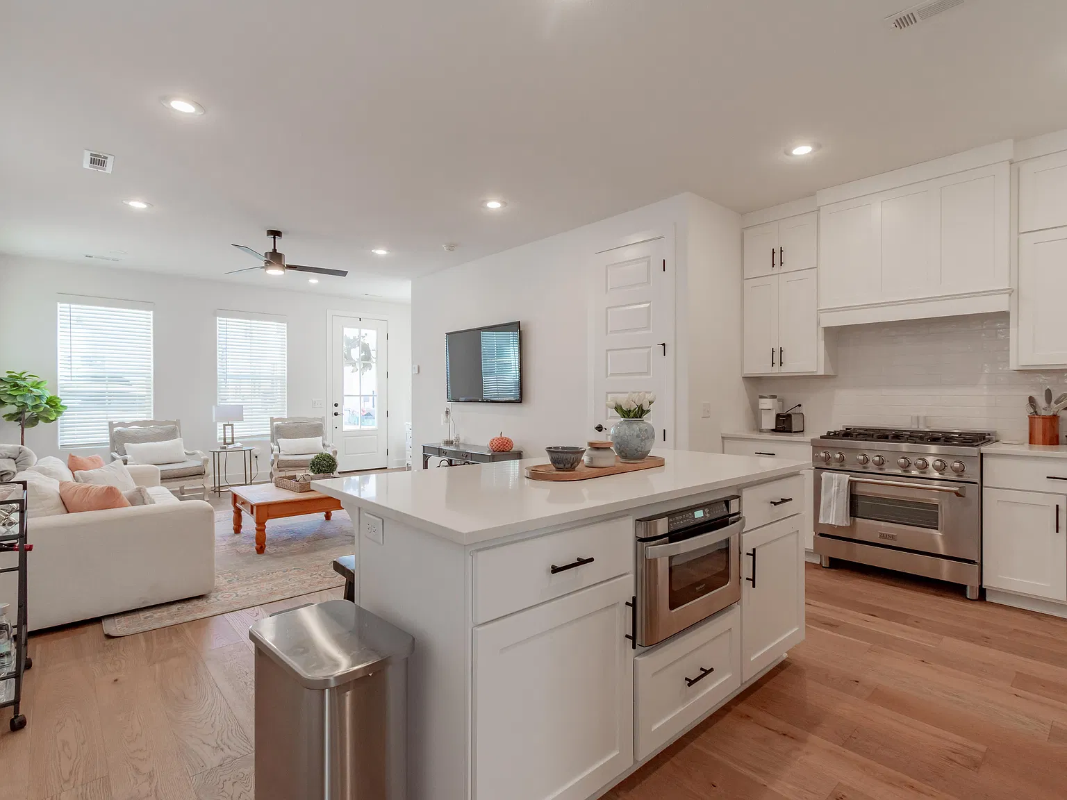 4 bed, 4.5 bath, 1816 sqft, $1,500 — Photo 2