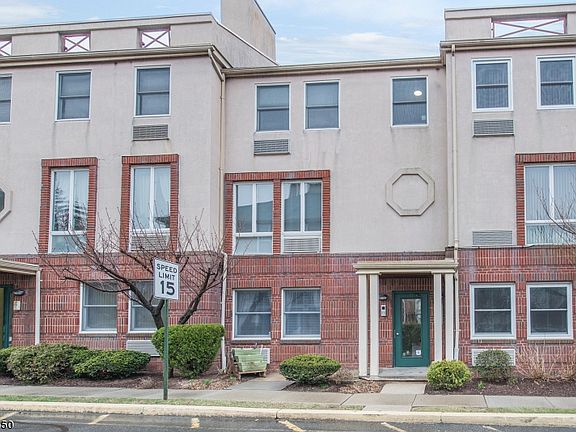 2nd image of 50 Pine St C315 #315