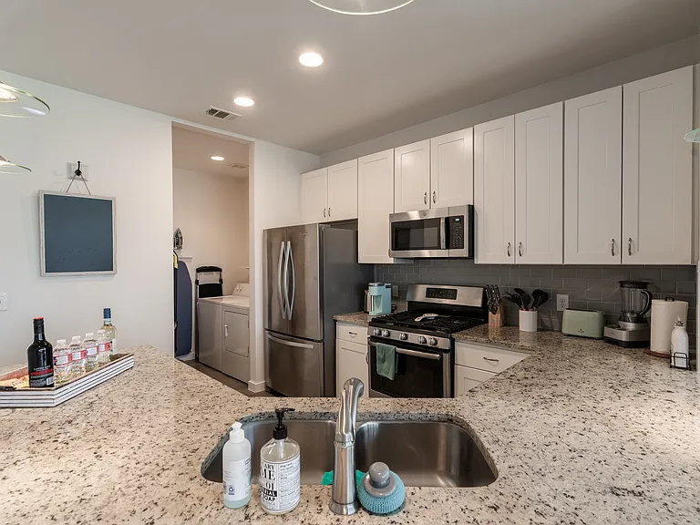 4702 Leslie Ave #A — Photo 9