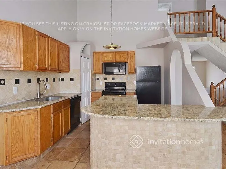2851 S Genoa St — Photo 9