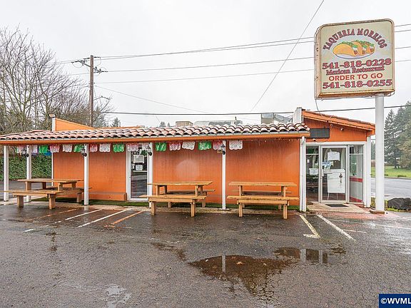 4th image of 3103 Main St
