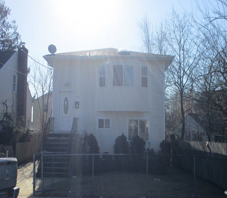 1st image of 166 Wellington St
