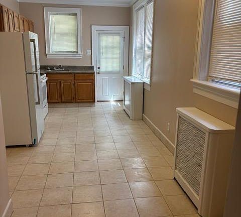 2nd image of 513 N 64th St