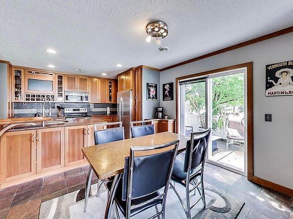 3rd image of 3256 Oak View Dr