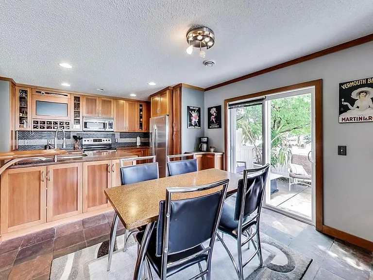3256 Oak View Dr — Photo 3