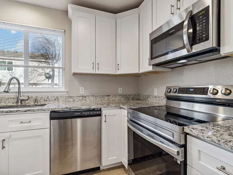 5357 E Hamilton Ave — Photo 9
