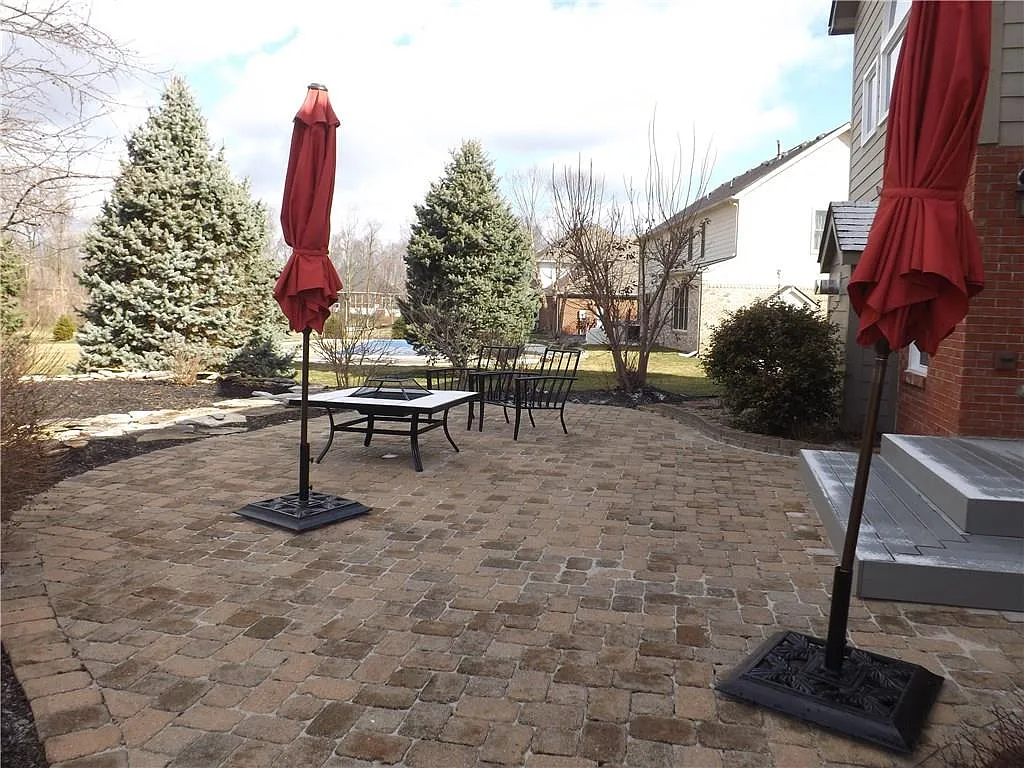 1524 Thames Dr photo 1