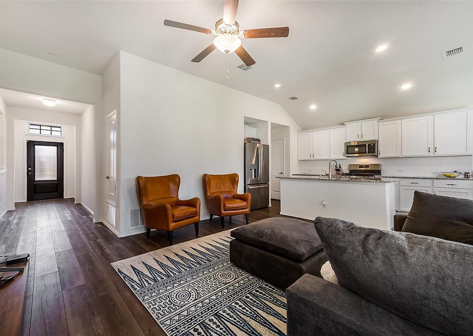 1st image of 2940 Montrose Trl