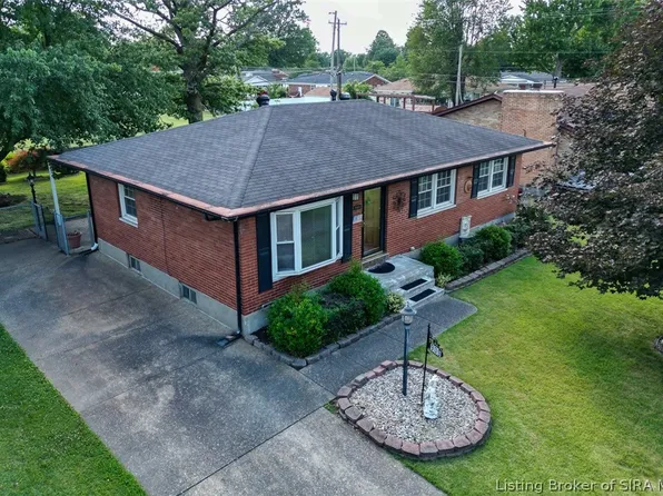 909 Longfield Drive, Clarksville, IN 47129