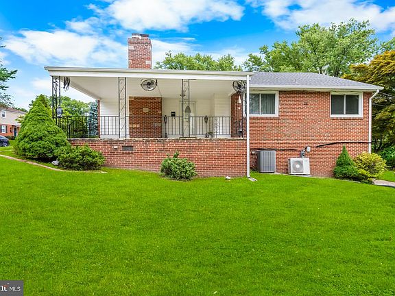 3rd image of 6723 Collinsdale Rd