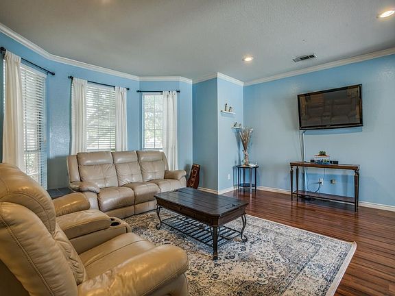 5th image of 2756 Oak Hollow Dr