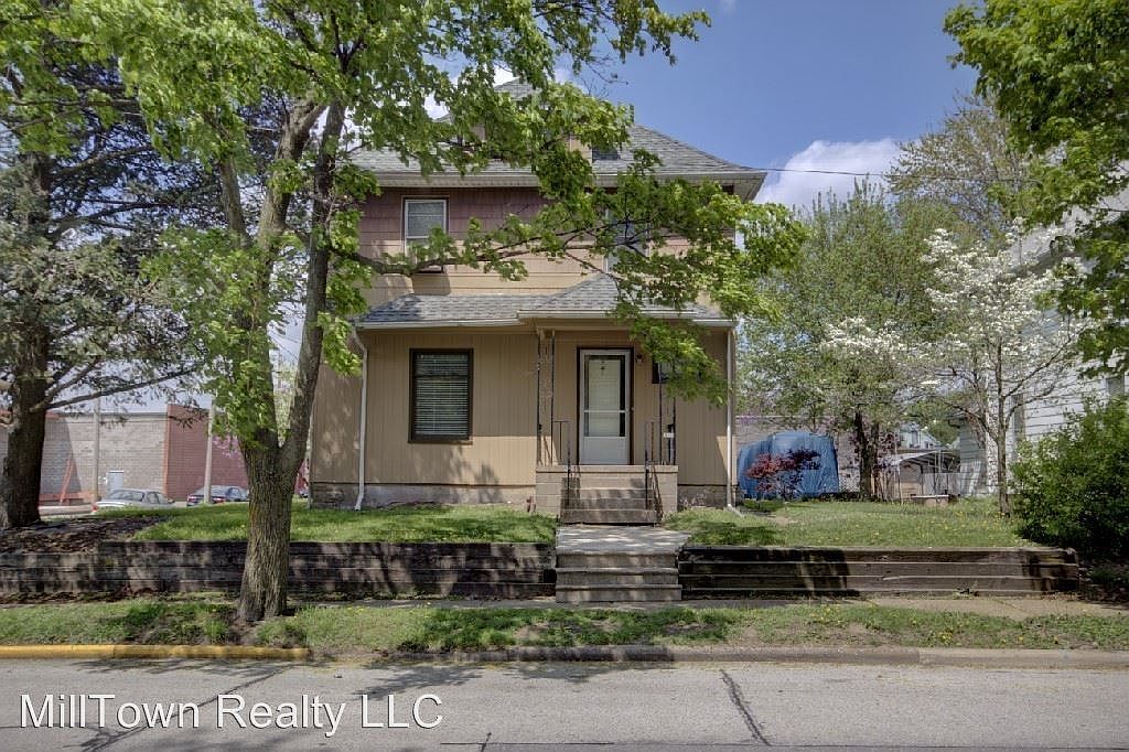 2403 5th Ave, Moline, IL 61265 | Zillow