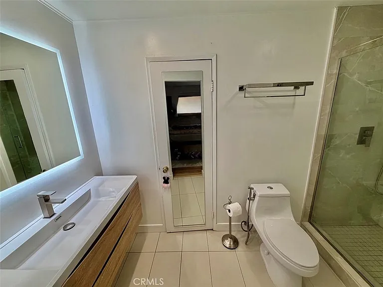 21545 Erwin St #105 — Photo 13