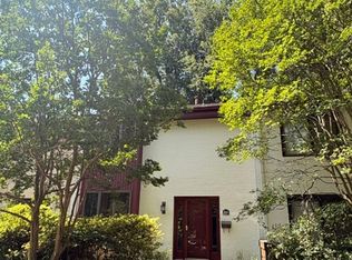 2071 Golf Course Dr, Reston, VA 20191