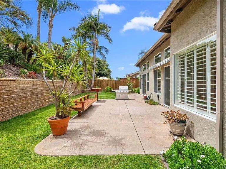 219 Pacific View Ln — Photo 37