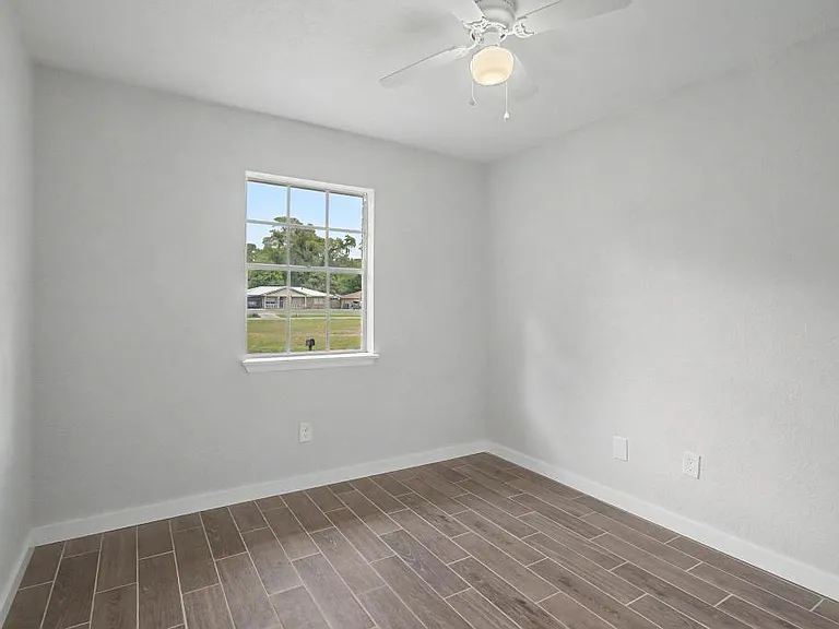 108 Phylis Dr — Photo 12