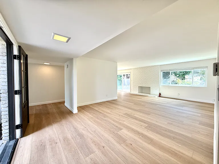 5770 Soledad Mountain Rd — Photo 4