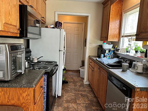 5th image of 601 E Saunders Ave