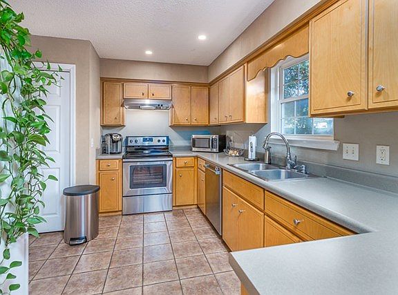 5th image of 122 Sandalwood Dr