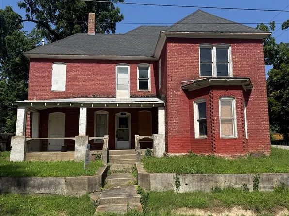 195 N A St, Centerton, AR 72719
