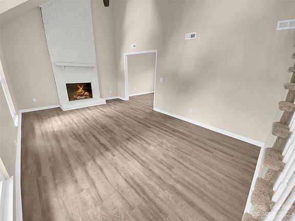 3rd image of 2514 Oak Leigh Dr