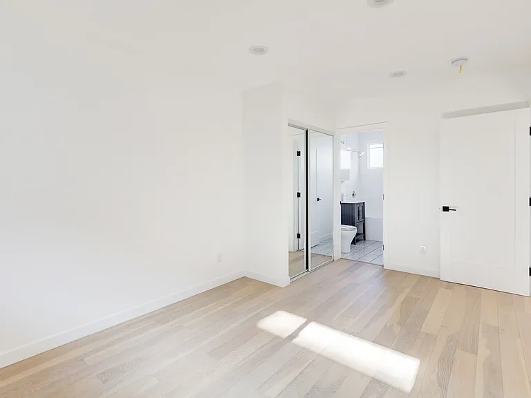 2314 Glendale Blvd — Photo 7