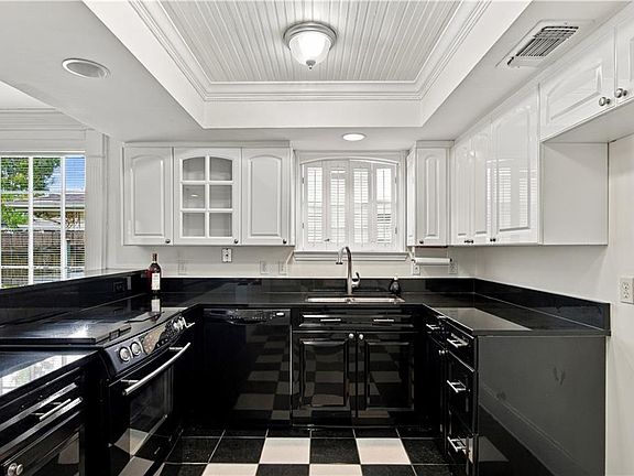5th image of 4424 Laudun St