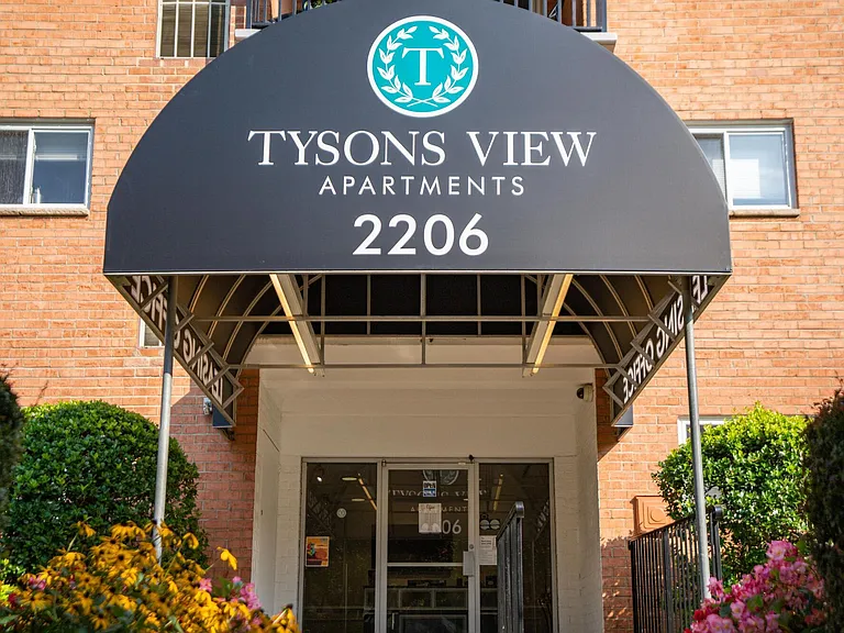 Tysons View — Photo 4