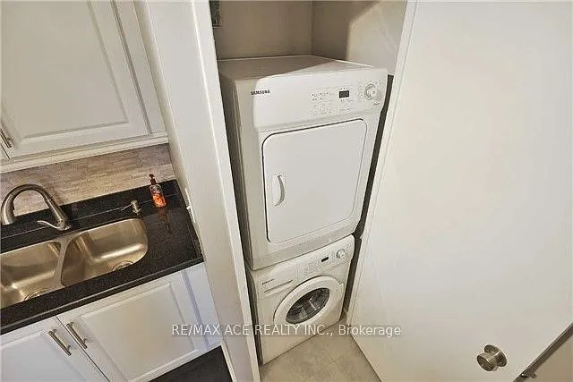 2261 Lake Shore Blvd W #301 — Photo 14